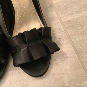 Tahari Heels